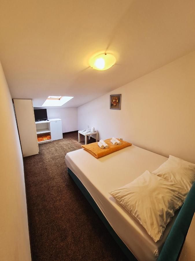 נאום Guest House Davorka מראה חיצוני תמונה