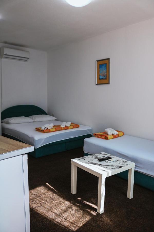 נאום Guest House Davorka מראה חיצוני תמונה